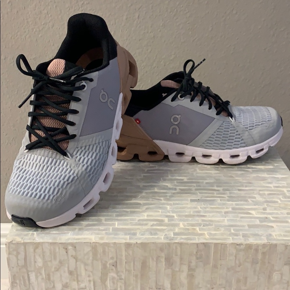 ON Cloudflyer NEW with box size 7